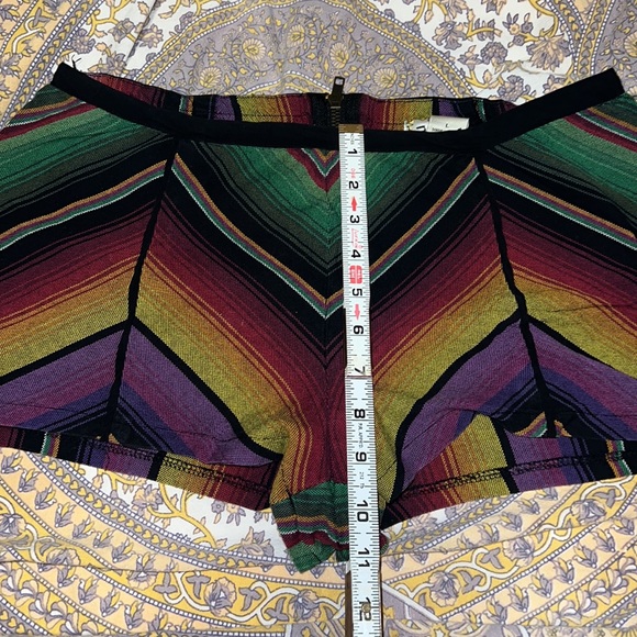 EUC Mimi Chica Fitted Serape Style Hippie Stoner Festival Party Shorts Large - Picture 6 of 7